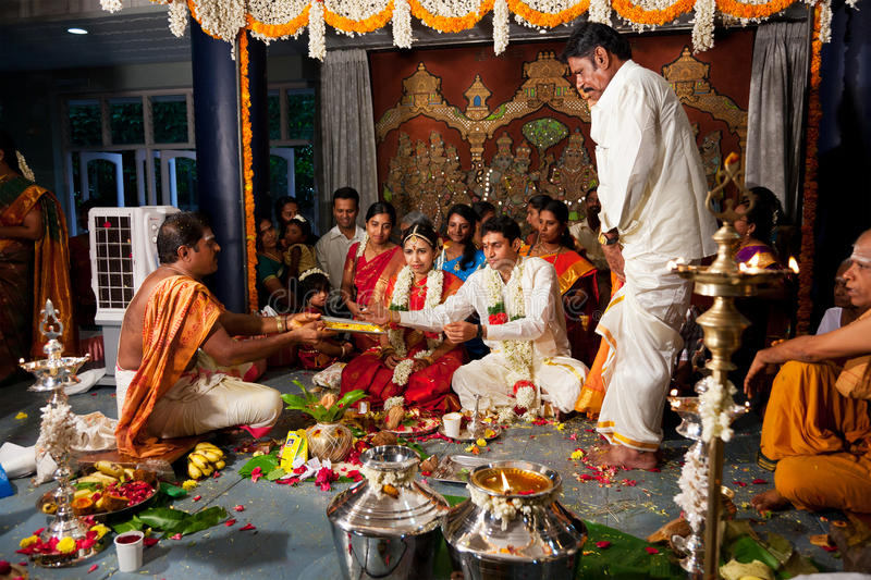 Love_Relationshipe_Michele_Stowell_indian-tamil-traditional-wedding-cerremony-23538078